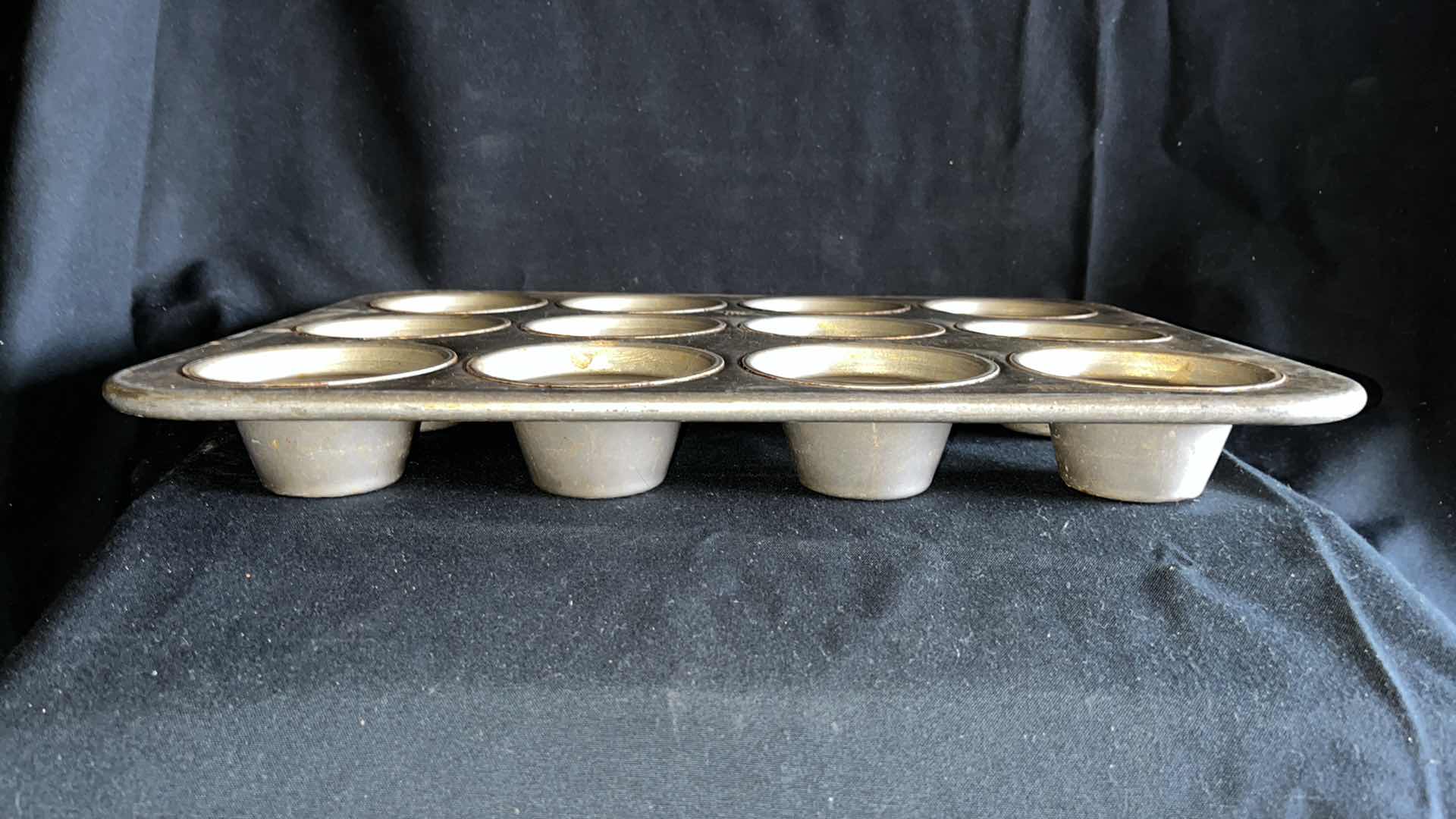 Photo 2 of CHICAGO METALLIC 44355 LARGE CROWN MUFFIN PAN 18” X 13.5” (1)