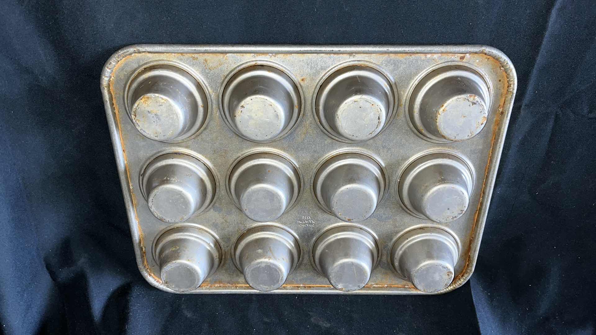 Photo 2 of CHICAGO METALLIC 44355 LARGE CROWN MUFFIN PAN 18” X 13.5” (1)