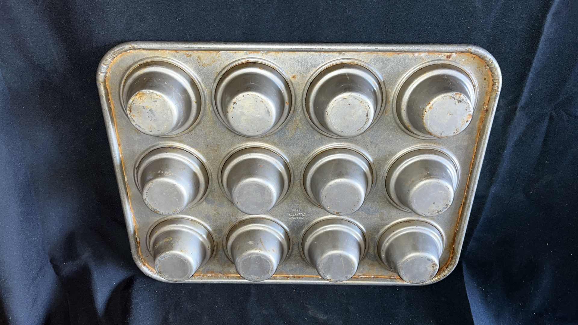 Photo 2 of CHICAGO METALLIC 44355 LARGE CROWN MUFFIN PAN 18” X 13.5” (1)