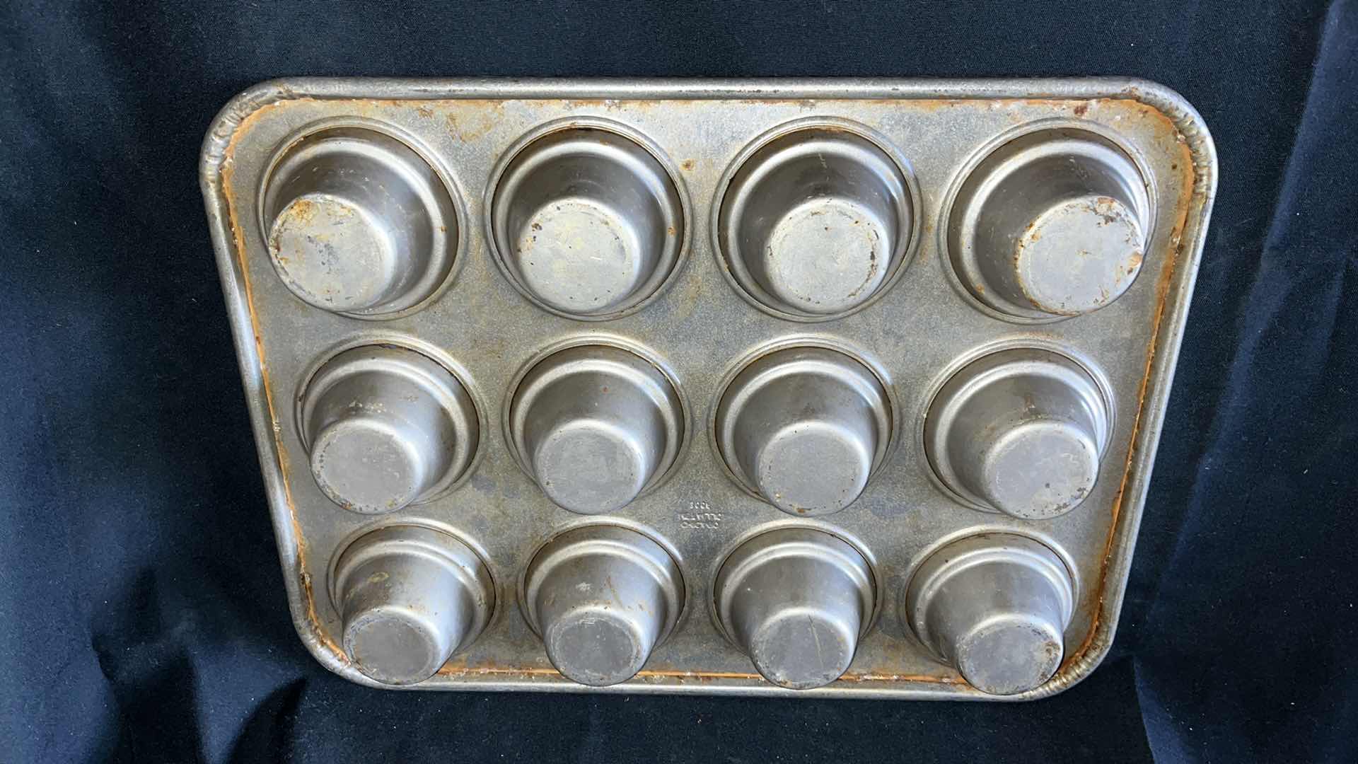 Photo 2 of CHICAGO METALLIC 44355 LARGE CROWN MUFFIN PAN 18” X 13.5” (1)