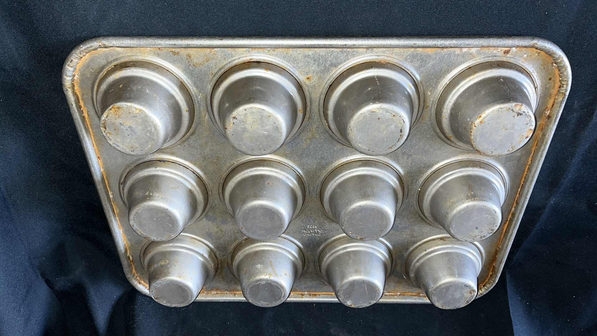 Photo 2 of CHICAGO METALLIC 44355 LARGE CROWN MUFFIN PAN 18” X 13.5” (1)