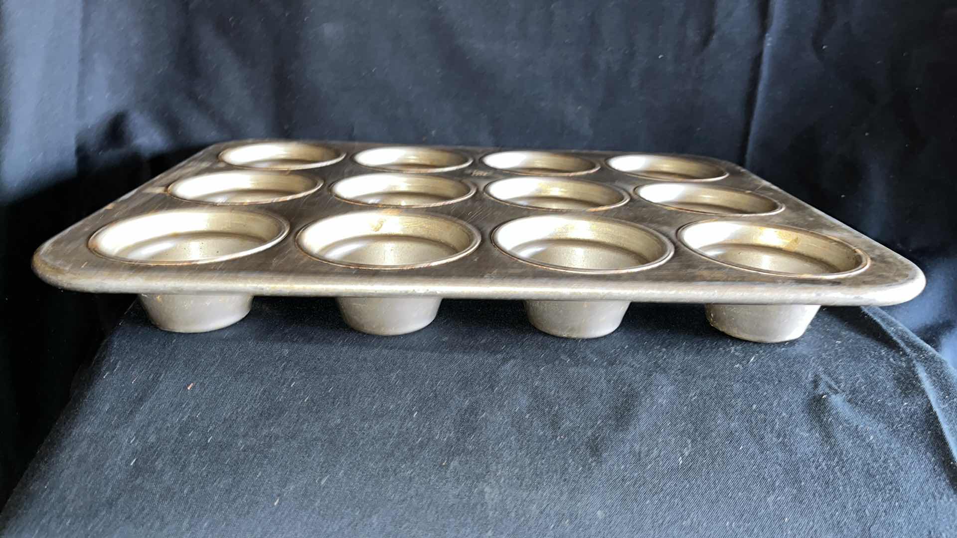 Photo 1 of CHICAGO METALLIC 44355 LARGE CROWN MUFFIN PAN 18” X 13.5” (1)