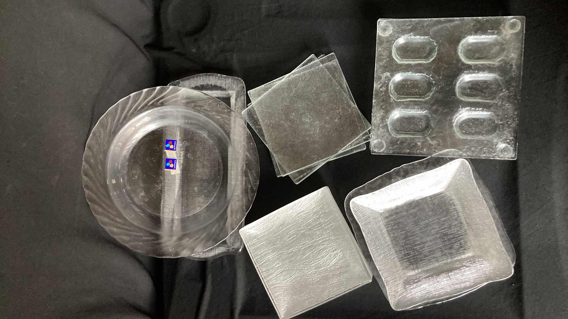 Photo 2 of TEMPERED GLASS VARIETY TRAY SET (15)