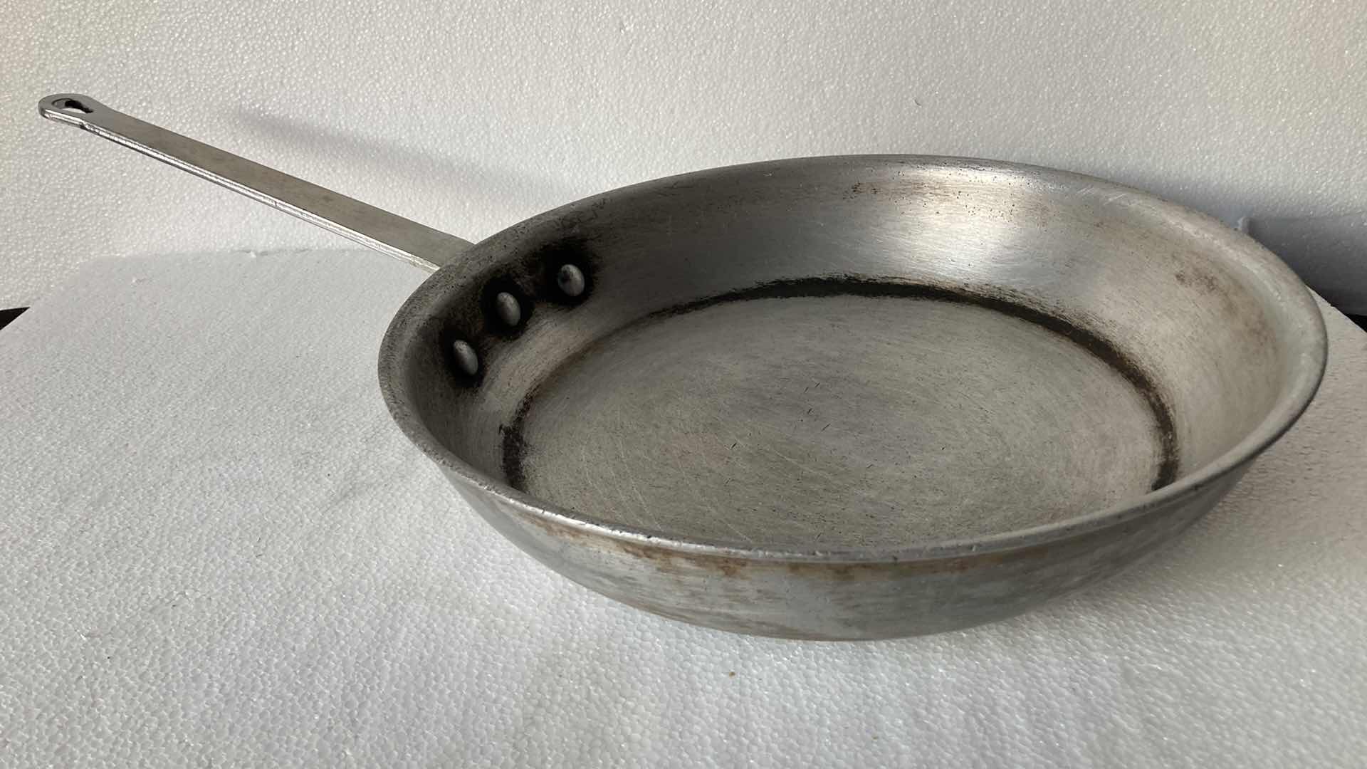 Photo 3 of COMMERCIAL KITCHEN STEEL SKILLET SET (4)