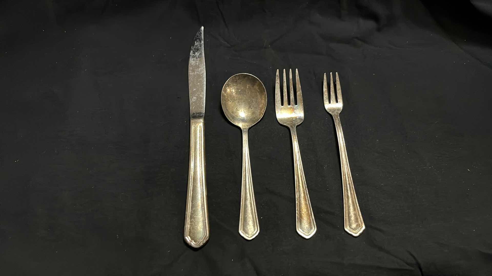 Photo 1 of FLATWARE, VARIOUS STYLES, 10 PCS EACH UTENSIL, 6”- 9” (40 PCS)