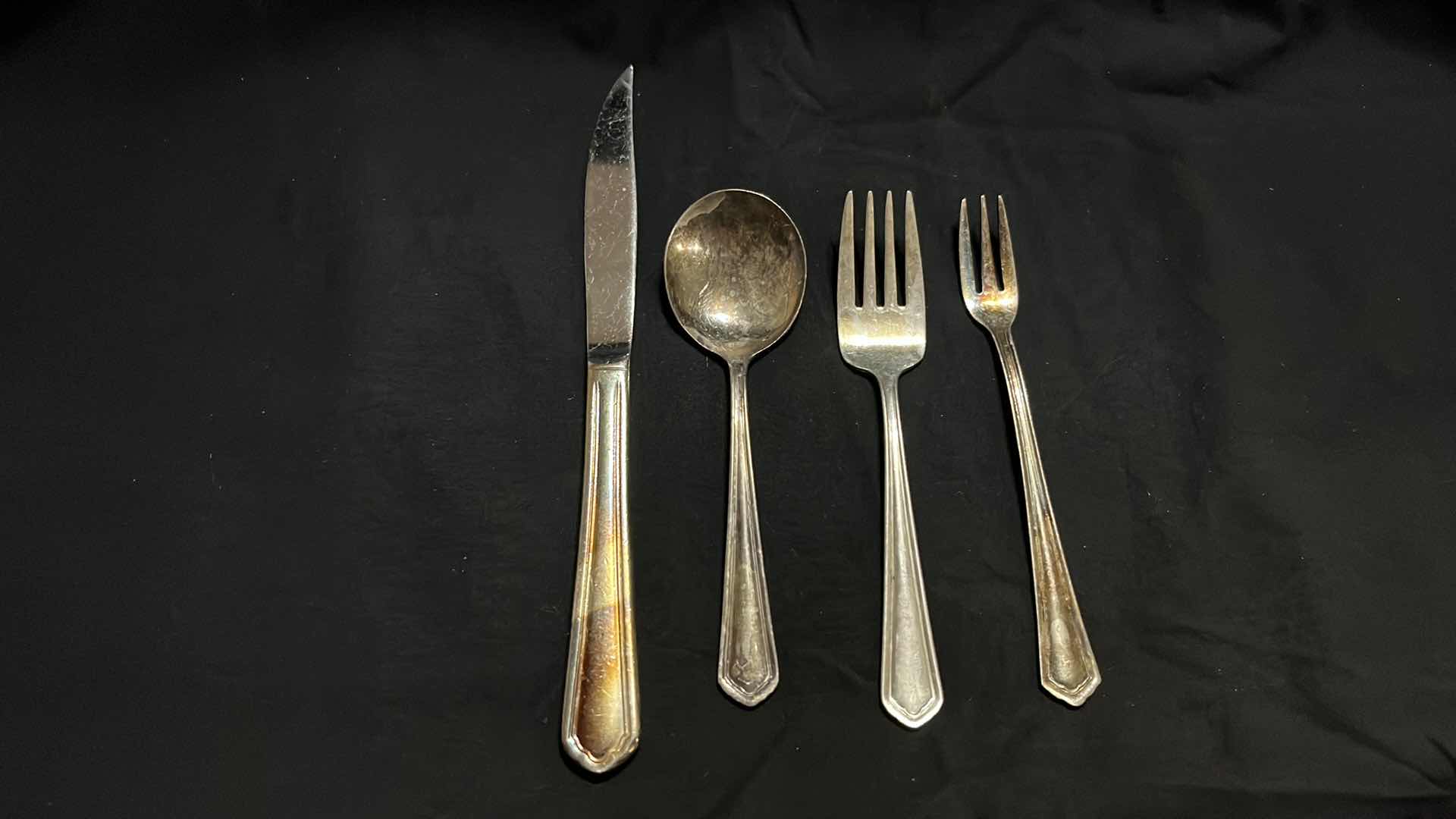 Photo 1 of FLATWARE, VARIOUS STYLES, 10 PCS EACH UTENSIL, 6”- 9” (40 PCS)