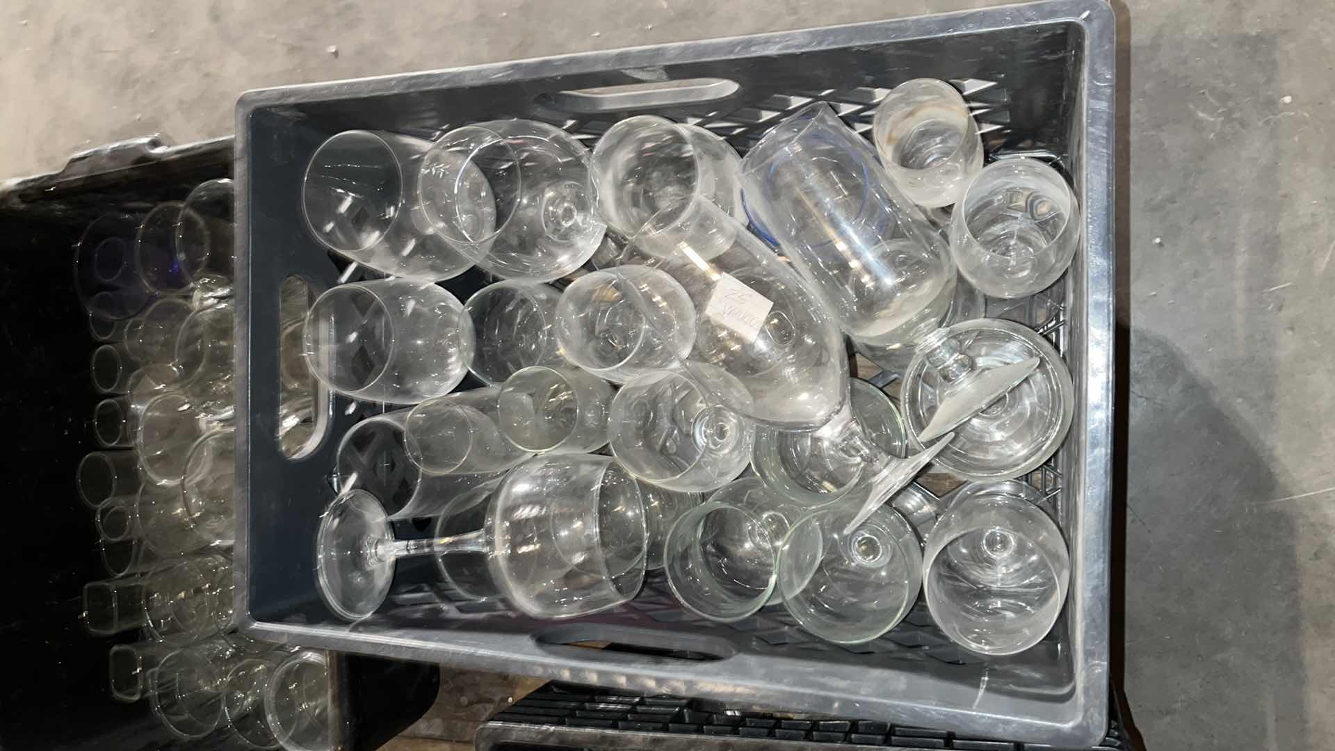 Photo 5 of BAR GLASSES ON PALLET, VARIOUS STYLES & SIZES