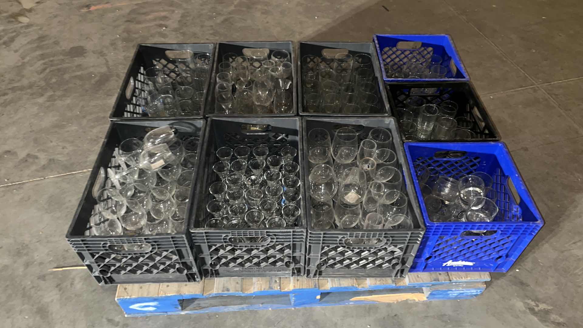 Photo 1 of BAR GLASSES W CRATES ON PALLET, VARIOUS STYLES & SIZES
