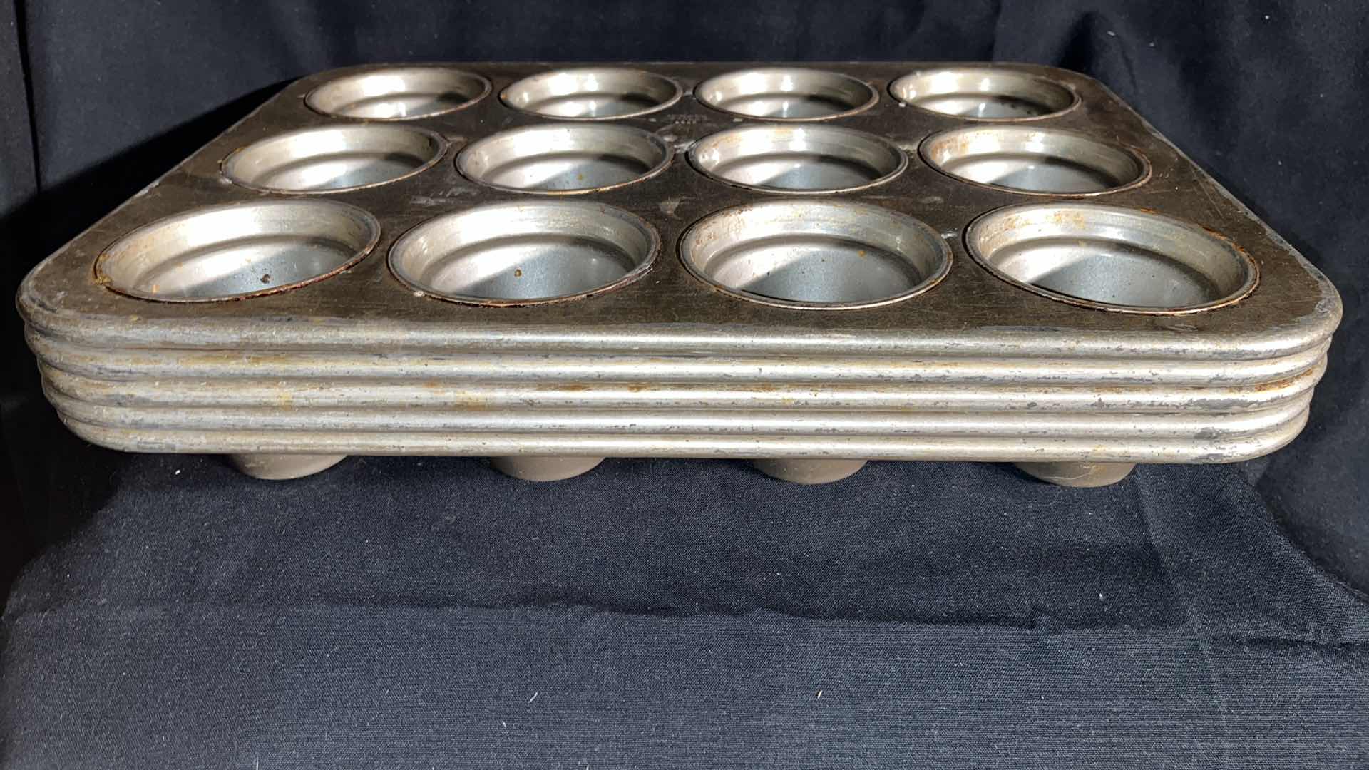 Photo 2 of CHICAGO METALLIC MUFFIN PAN, VARIOUS CONDITIONS MODEL #355F (5)