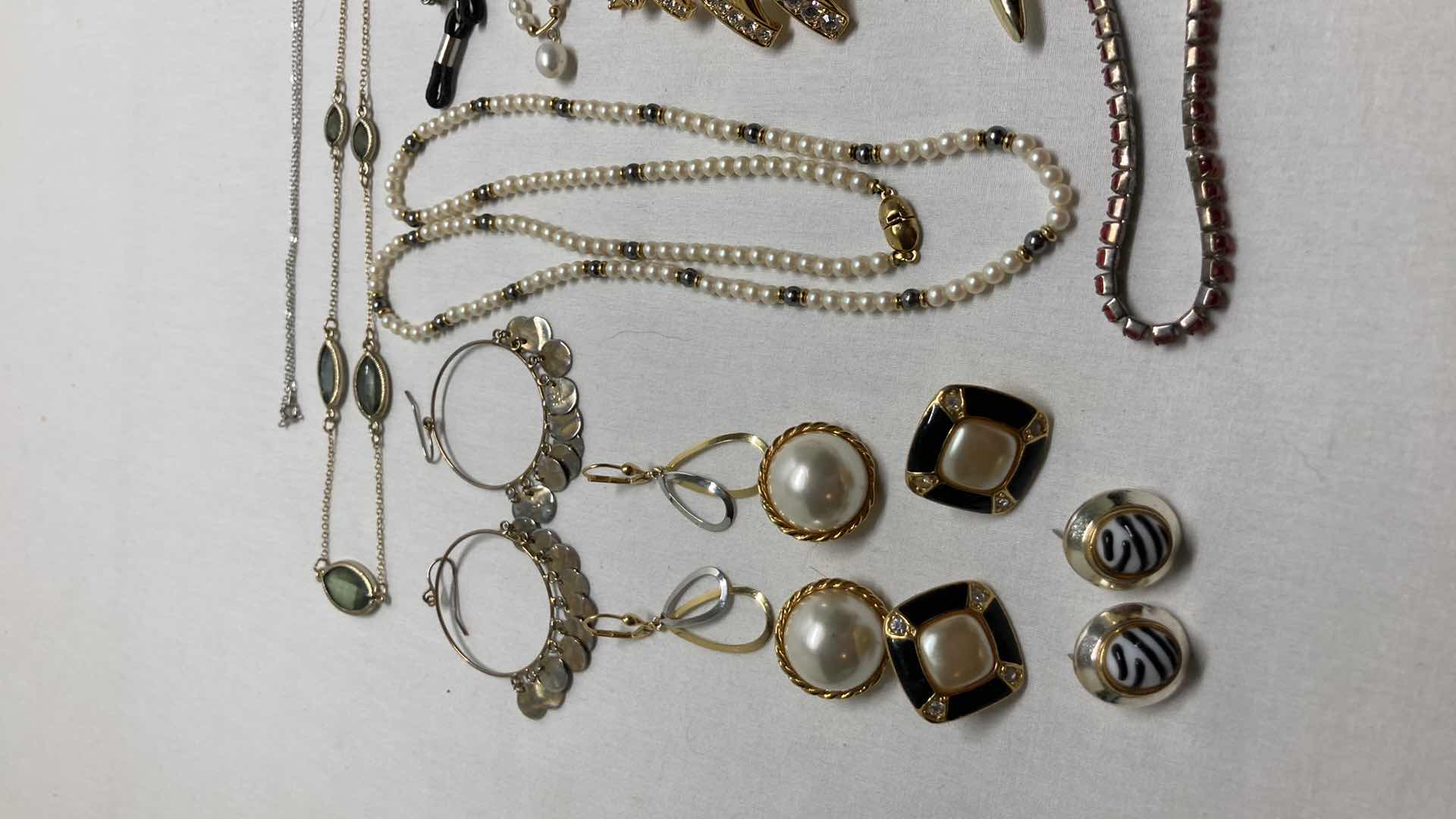 Photo 2 of VINTAGE JEWELRY & BROOCHES W COSTUME JEWELRY