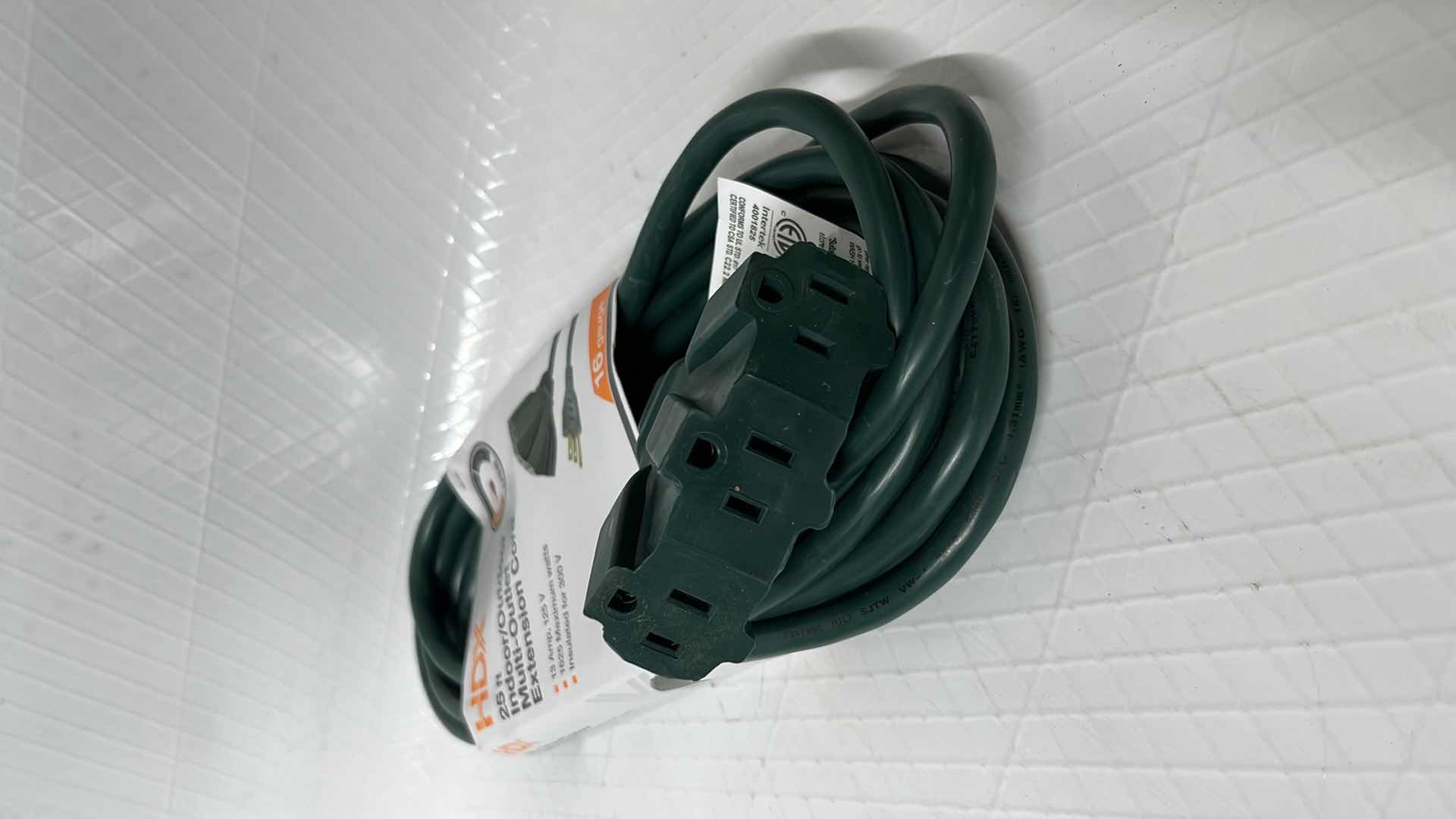 Photo 2 of NEW 2- HDX 25 FT INDOOR/OUTDOOR MULTI-OUTLET EXTENSION CORD, 16 GAUGE