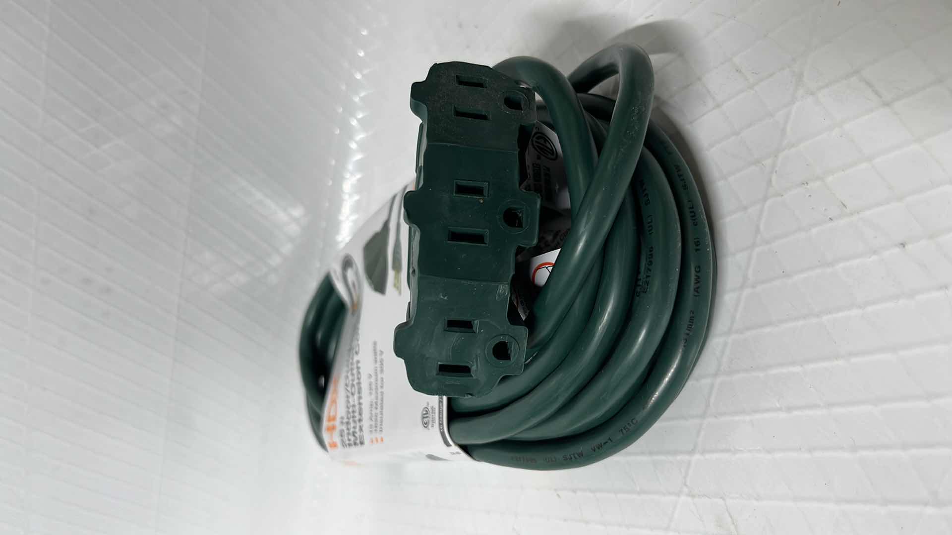 Photo 2 of NEW 2- HDX 25 FT INDOOR/OUTDOOR MULTI-OUTLET EXTENSION CORD, 16 GAUGE