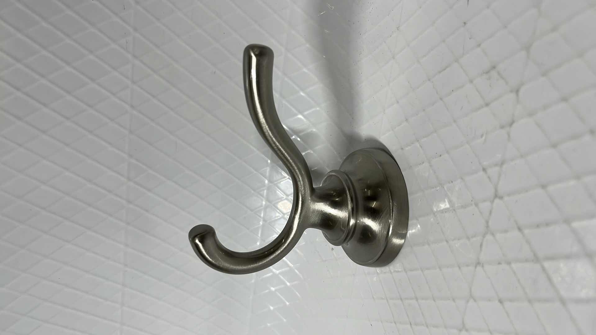 Photo 2 of NEW DELTA STARMOUNT TOWEL HOOK 3-PACK, SPOTSHIELD BRUSHED NICKEL FINISH (STM35-BN)