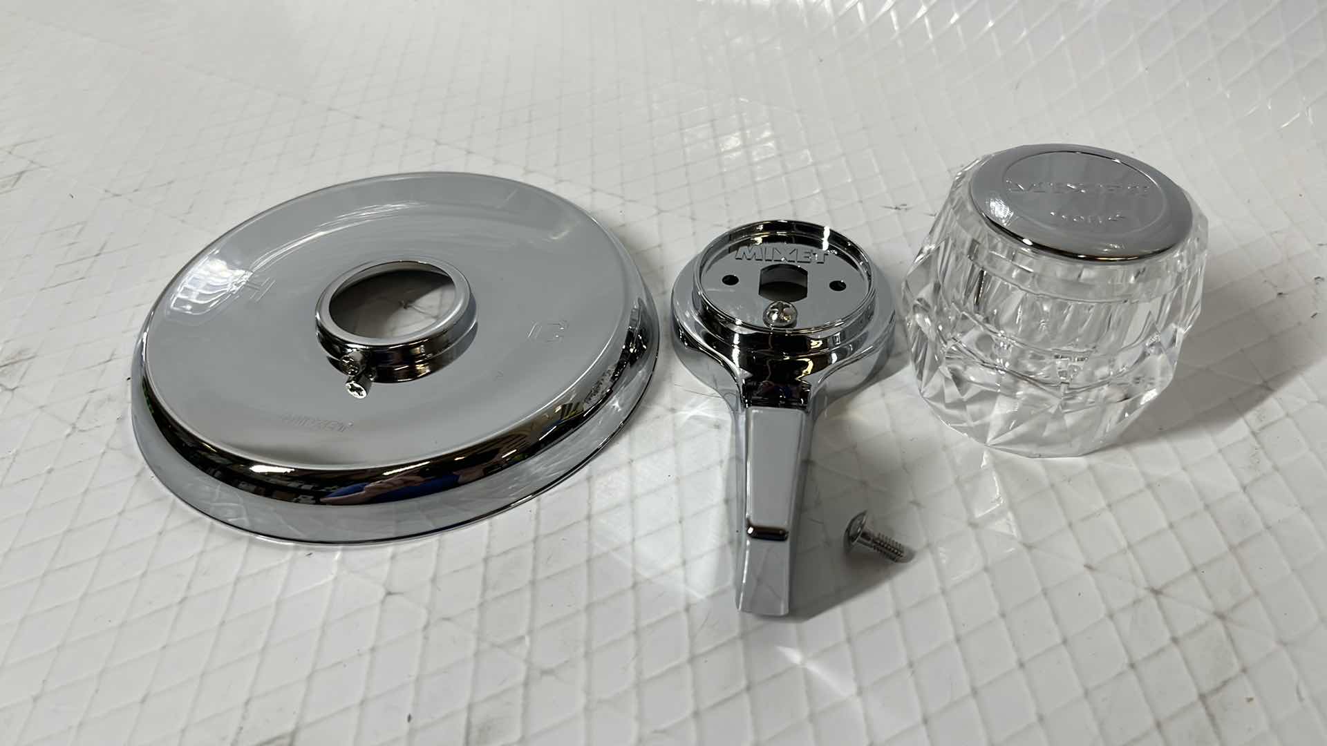 Photo 8 of 2- BRASSCRAFT DELUXE MIXET VOLUME/TEMPERATURE CONTROL HANDLES w 5.5” FLANGE, ALL PARTS INCLUDED, CLEAR (MXT04)