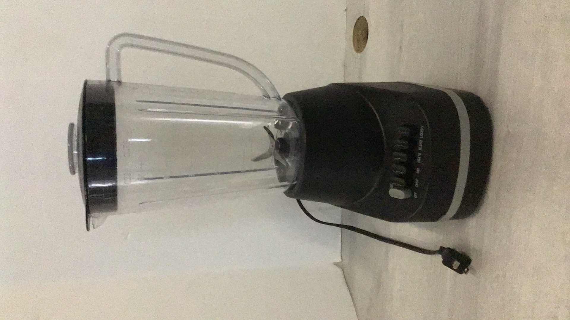 Photo 1 of MAINSTAYS 6 SPEED BLACK BLENDER 48OZ  