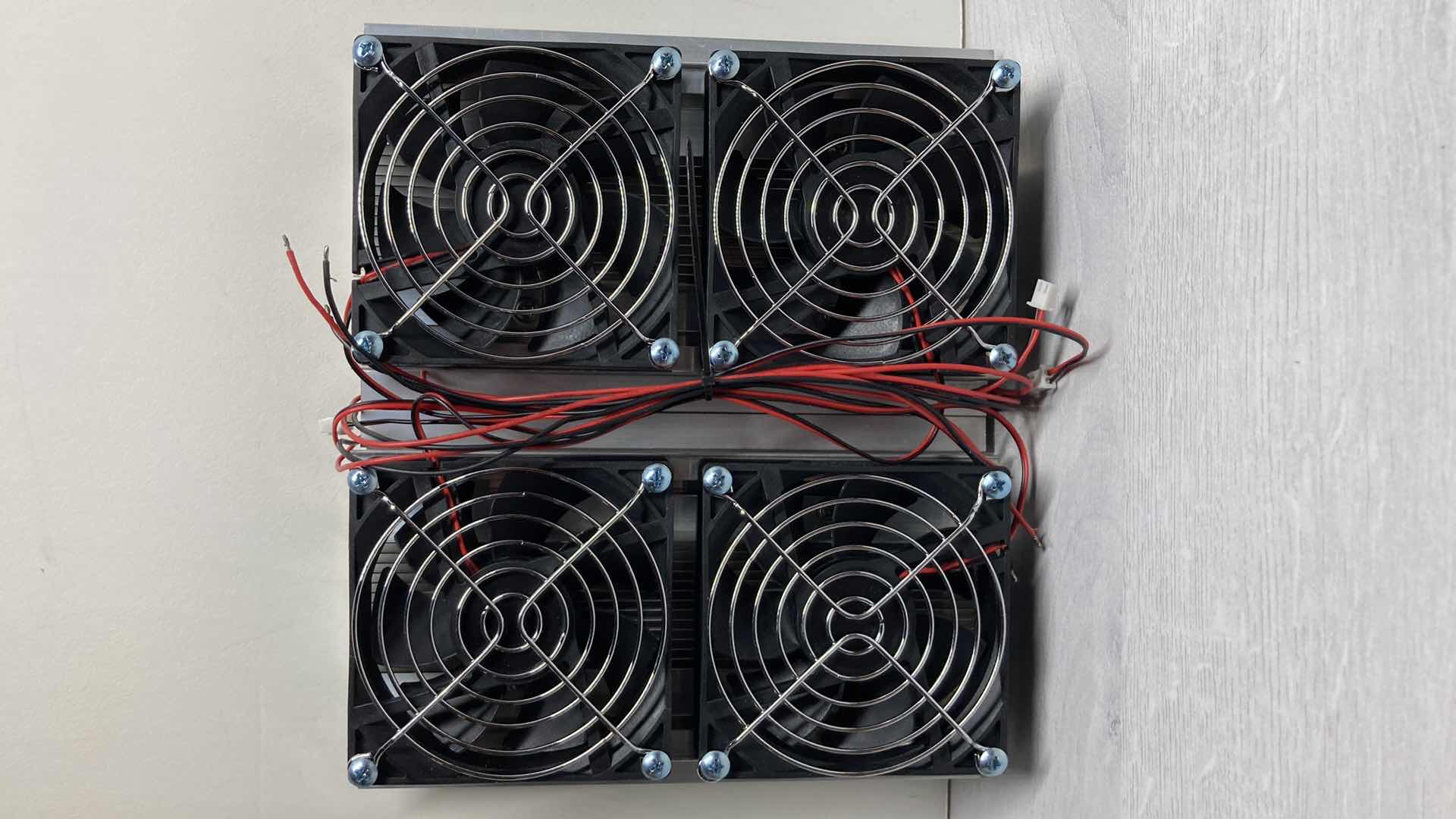 Photo 1 of NEW HOT SEMICONDUCTOR PELTIER REFRIGERATION THERMOELECTRIC 4 FAN UNIT