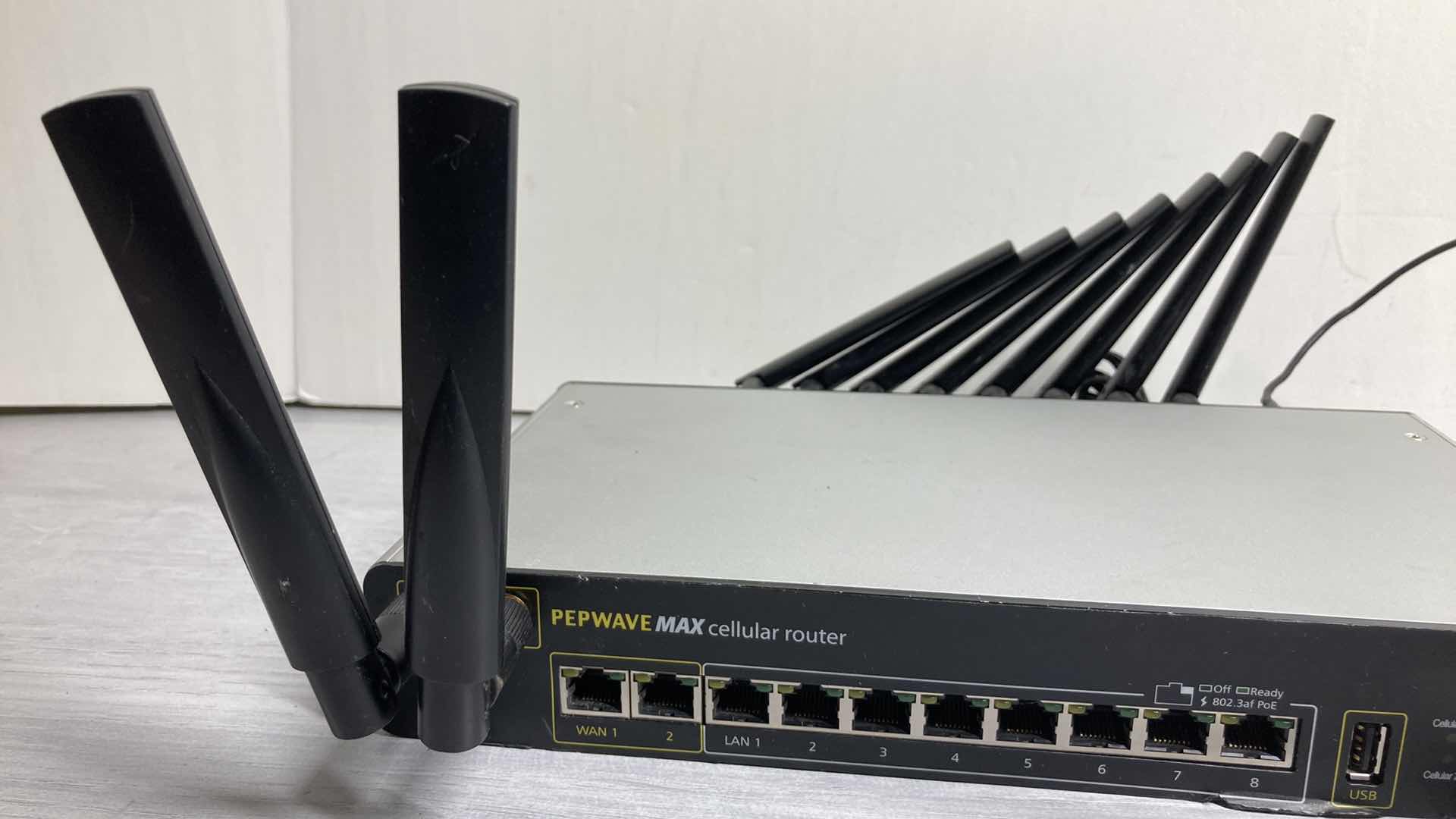 Photo 2 of $6000 PEPWAVE MAX CELLAR ROUTER MODEL MAX-HD4-LTE-US-T W GPS ANTENNA & PEPLINK ANTENNAS