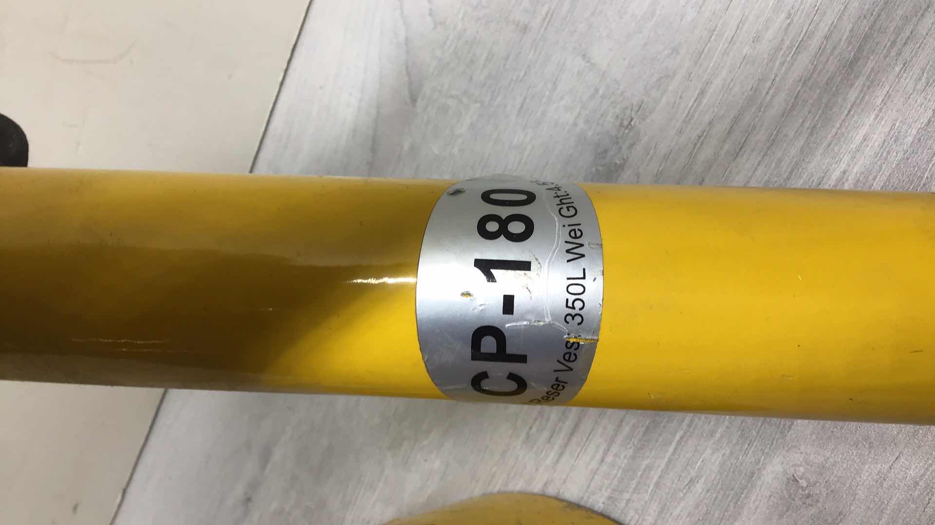 Photo 3 of THIN TYPE HYDRAULIC OIL CYLINDER FPY-1001 & OIL RESERVE CP-180