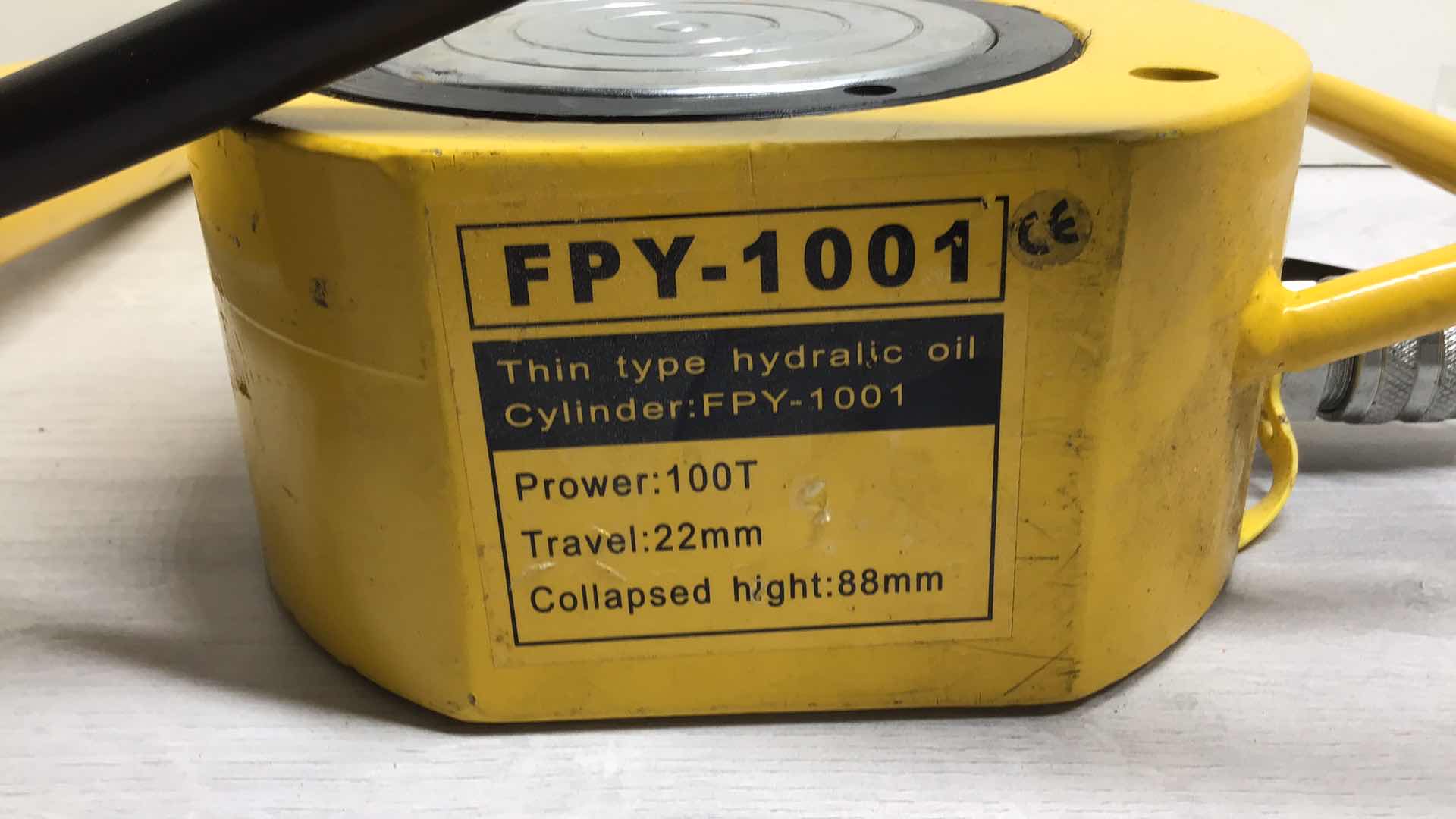 Photo 2 of THIN TYPE HYDRAULIC OIL CYLINDER FPY-1001 & OIL RESERVE CP-180