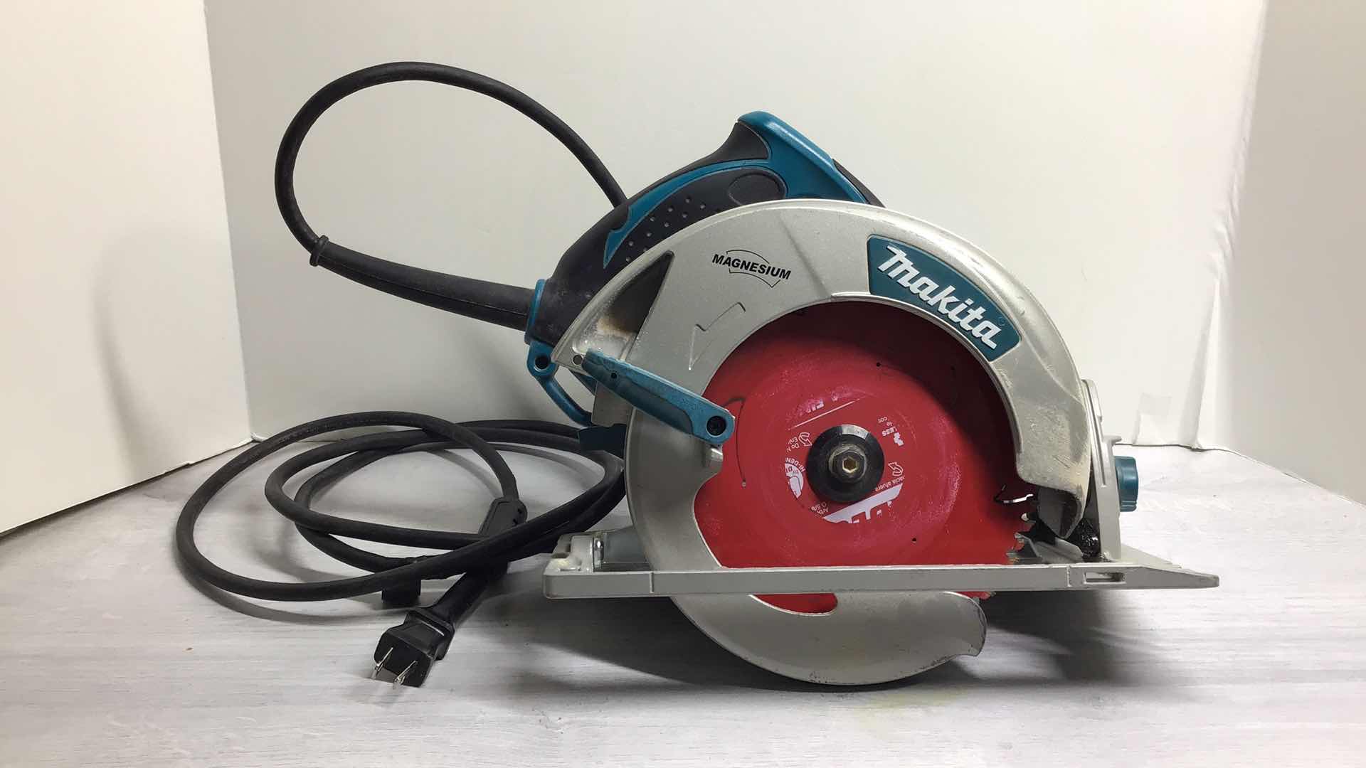 Photo 1 of MAKITA 5007MG 7-1/4” MAGNESIUM CIRCULAR SAW