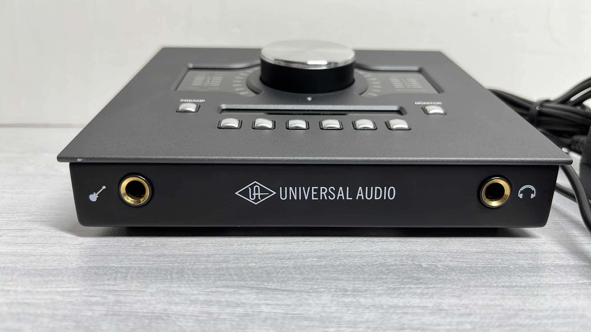 Photo 4 of UNIVERSAL AUDIO APOLLO TWIN MKII DUO HERITAGE EDITION THUNDERBOLT 2 AUDIO INTERFACE