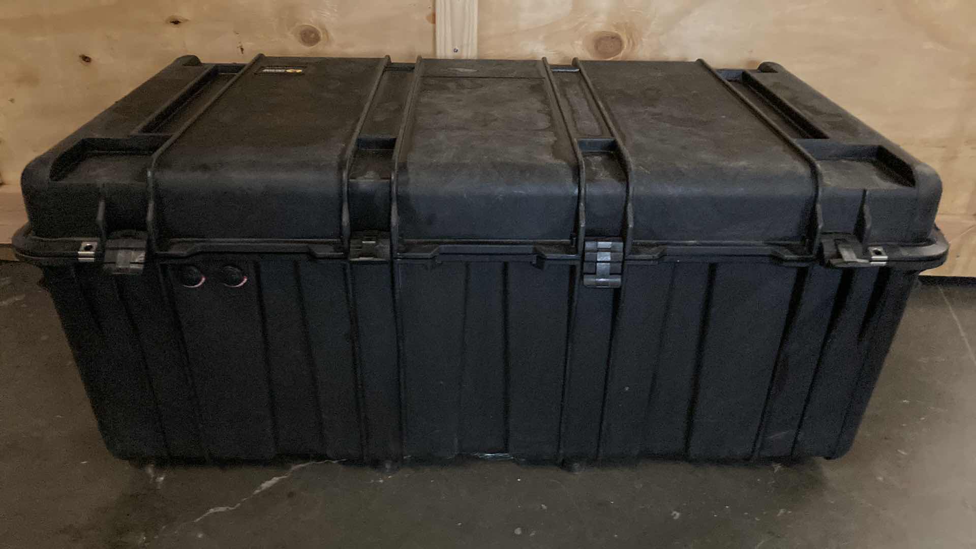 Photo 1 of PELICAN TRANSPORT HARD CASE 0550 50” X 28” H22”