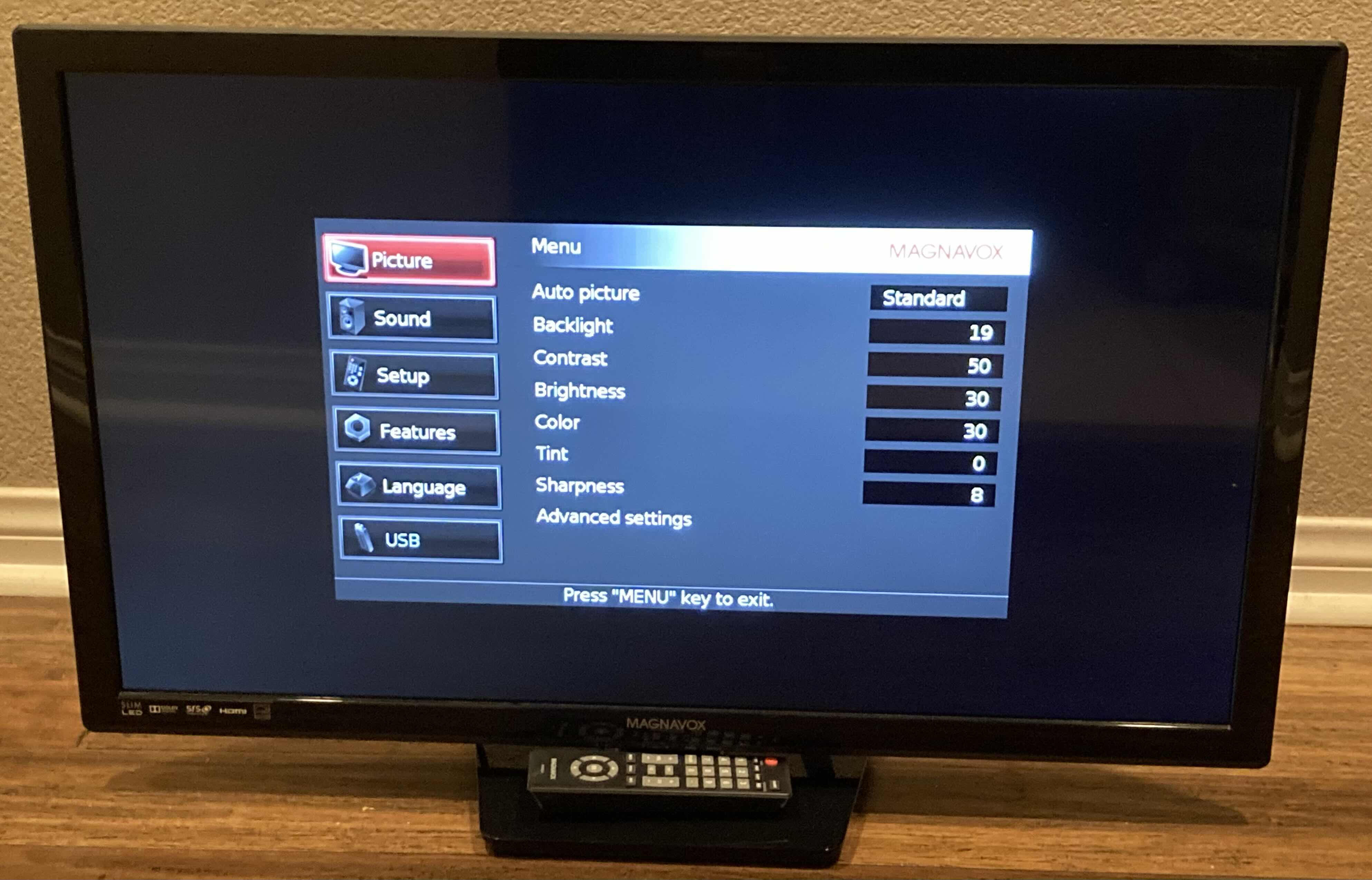 Photo 1 of MAGNAVOX 32” SLIM LED TV MODEL 32ME403V/F7 W REMOTE & HDMI CABLE