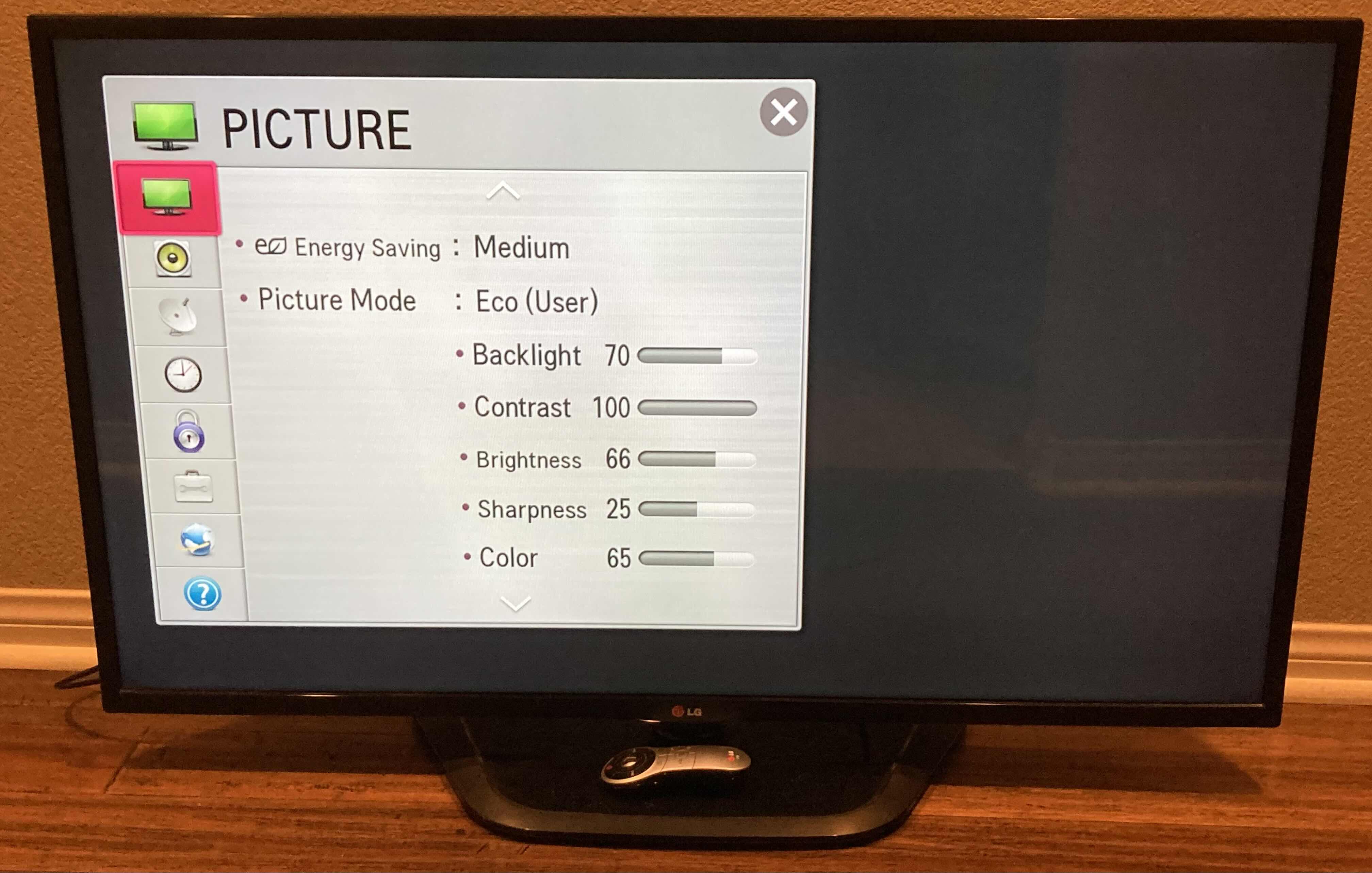 Photo 1 of LG 50” 1080P LED SMART TV MODEL 47LN5750 W REMOTE & HDMI CABLE