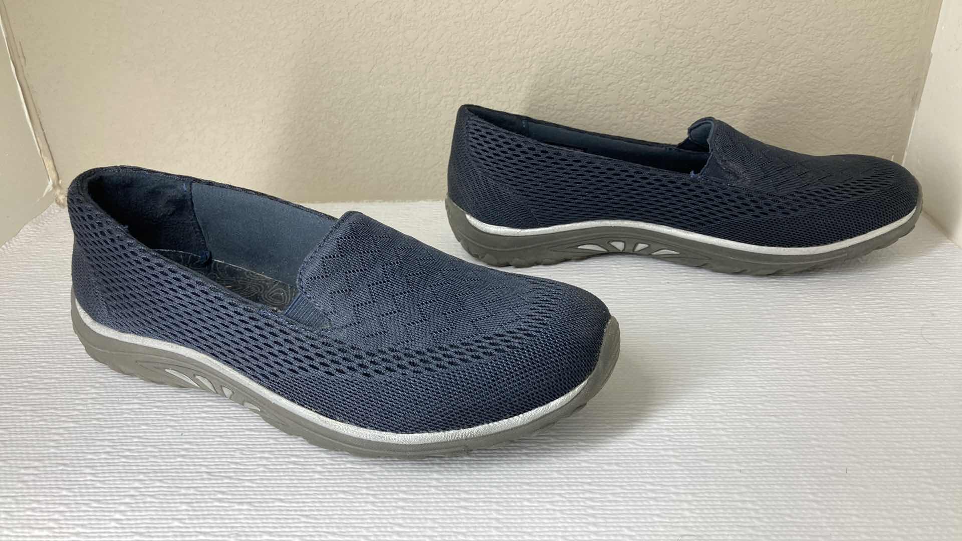 Photo 12 of SKECHERS GRAY/GREEN RUNNING SHOES WOMENS SIZE 8 & SKECHERS BLUE SLIP ONS SIZE 9