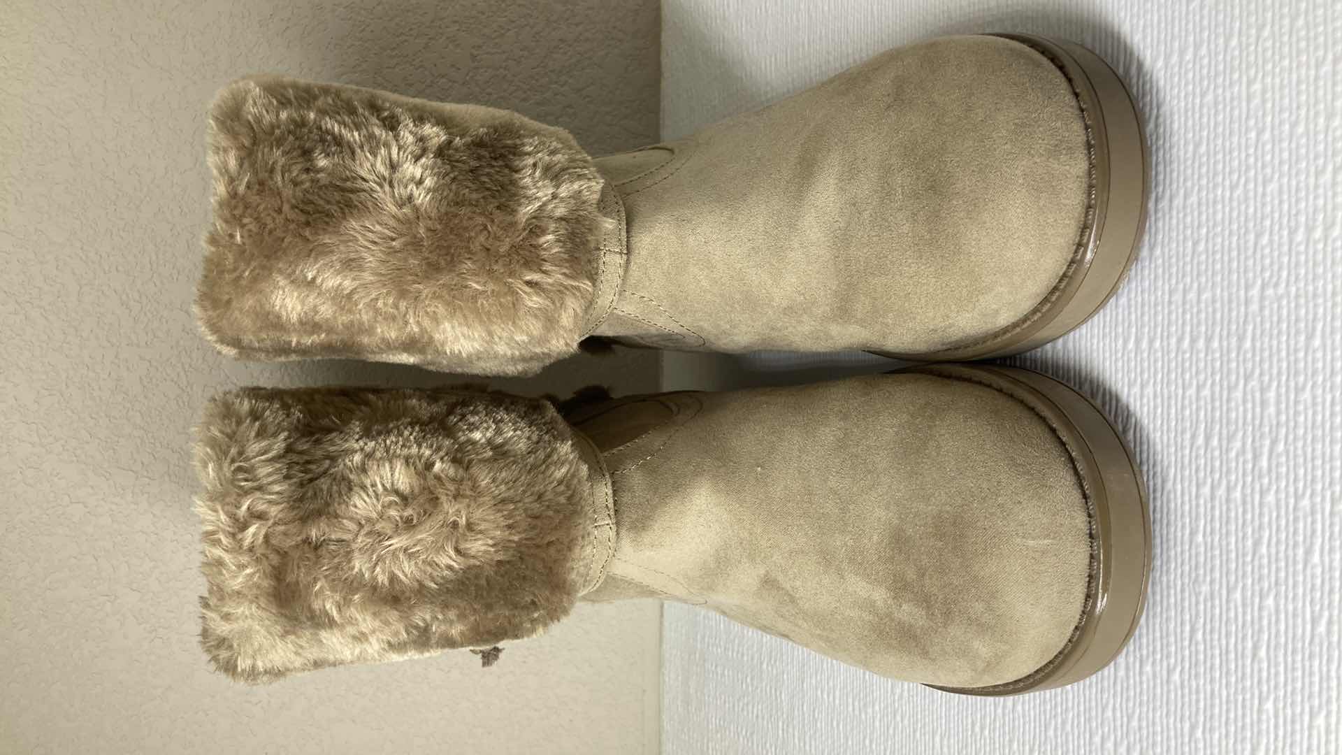 Photo 3 of GUESS TAN FUR TOP SUEDE BOOTS MENS SIZE 7.5 & BZEES LIGHT GRAY POLYESTER BOOTS WOMENS SIZE 8