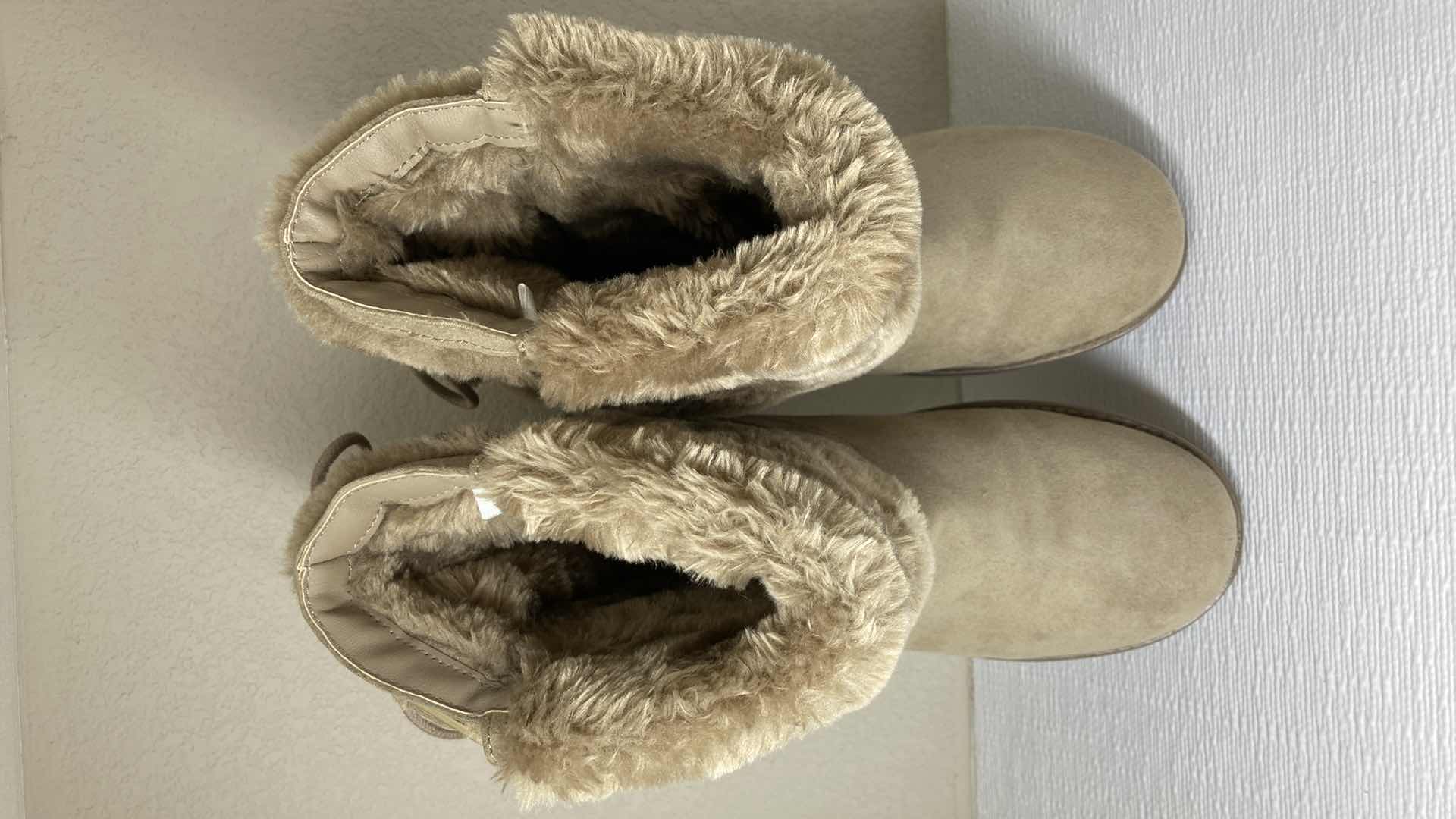 Photo 7 of GUESS TAN FUR TOP SUEDE BOOTS MENS SIZE 7.5 & BZEES LIGHT GRAY POLYESTER BOOTS WOMENS SIZE 8