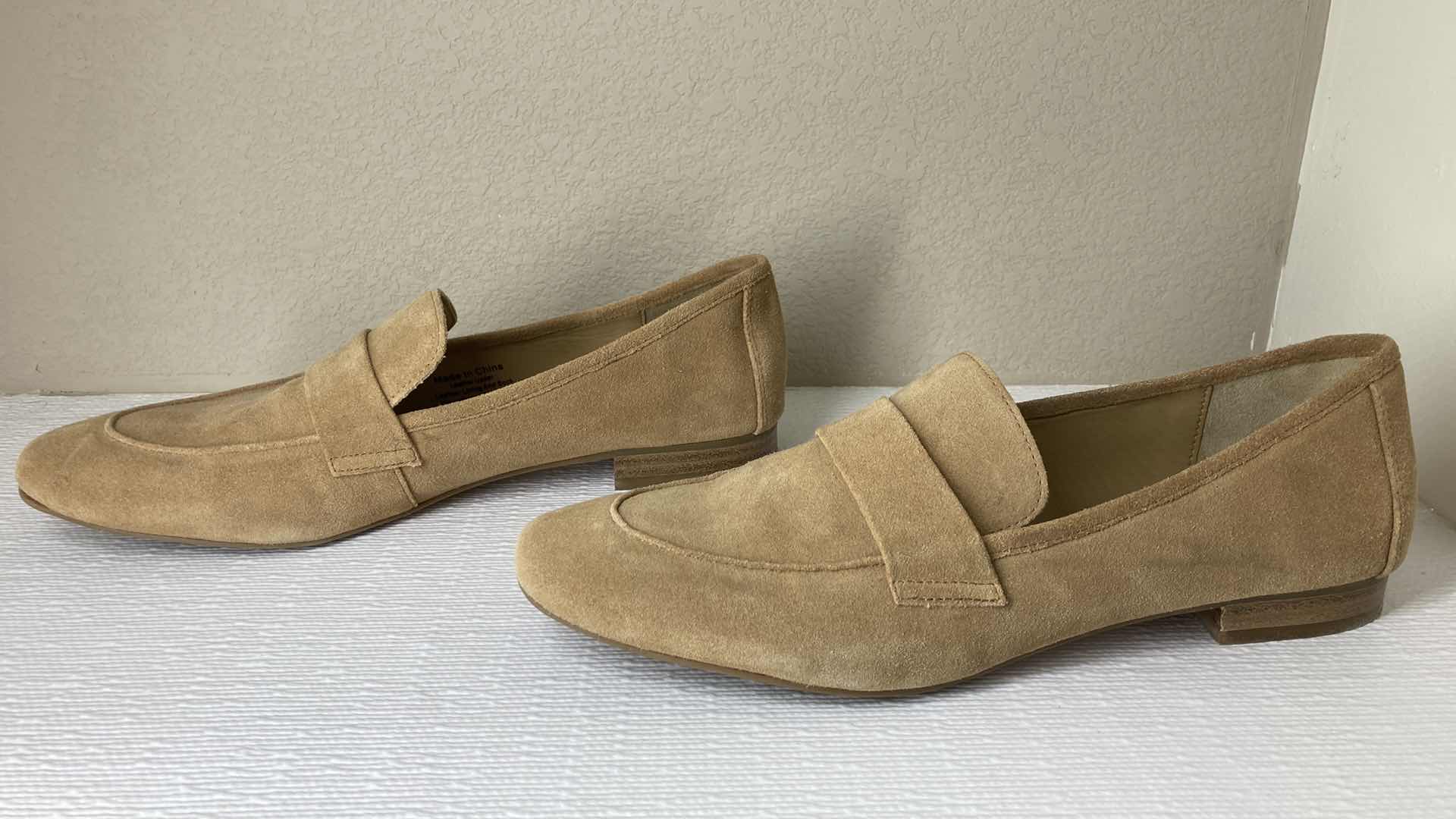 Photo 4 of TROTTERS TAN SUEDE LEATHER LOAFERS SIZE 9.5