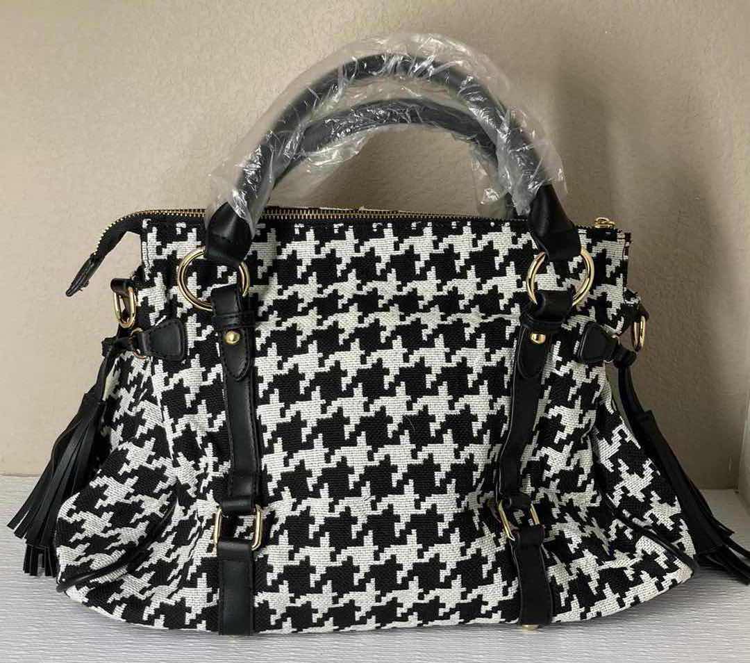 Photo 3 of NEW ACUARIO BLACK/WHITE HOUNDSTOOTH WOVEN PURSE