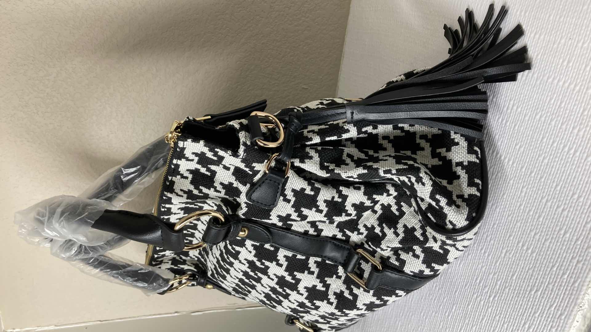 Photo 4 of NEW ACUARIO BLACK/WHITE HOUNDSTOOTH WOVEN PURSE