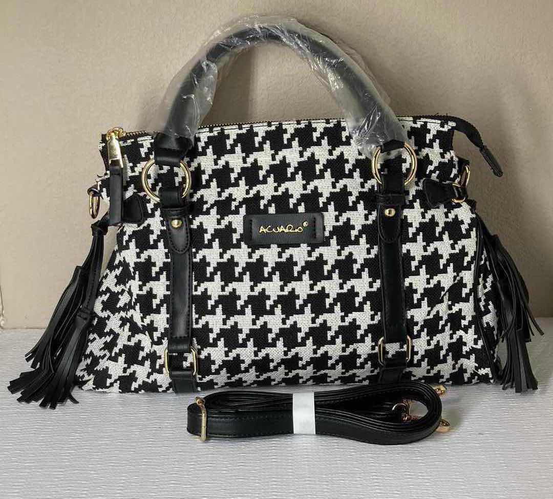 Photo 1 of NEW ACUARIO BLACK/WHITE HOUNDSTOOTH WOVEN PURSE
