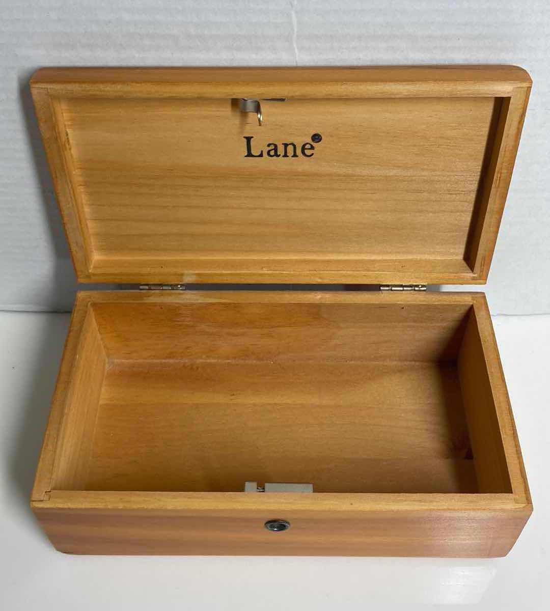 Photo 7 of LANE COMPANY HEART THEMED TRINKET WOOD BOX 9” X 5” H3.5”