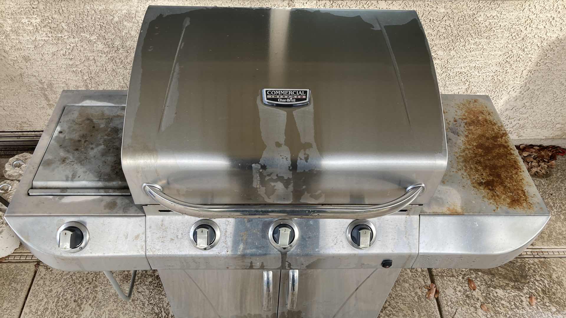 Photo 4 of CHARBROIL COMMERCIAL INFRARED PROPANE GRILL MODEL 463257111 W PROPANE TANK (PARTIALLY FULL)