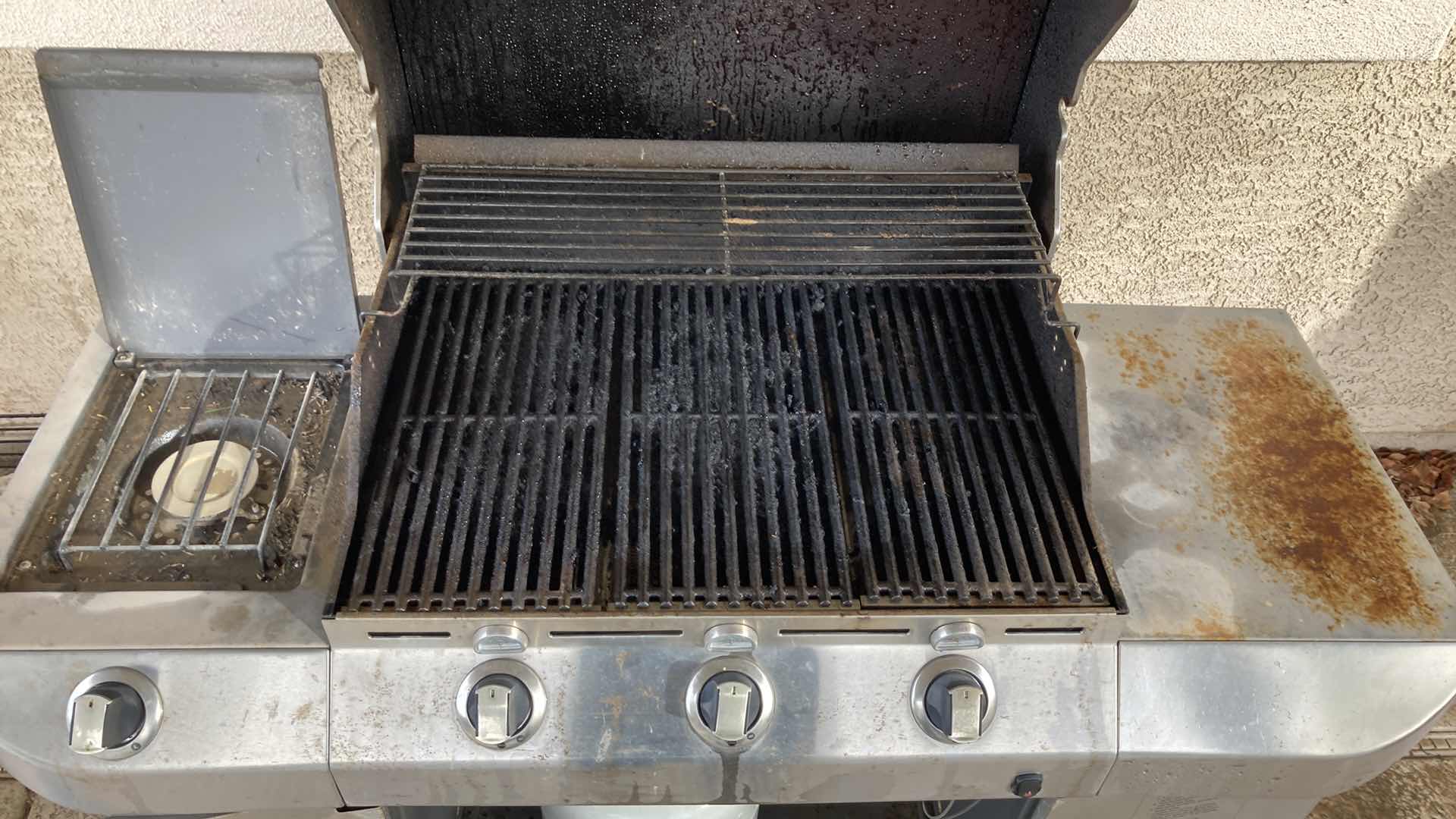 Photo 5 of CHARBROIL COMMERCIAL INFRARED PROPANE GRILL MODEL 463257111 W PROPANE TANK (PARTIALLY FULL)