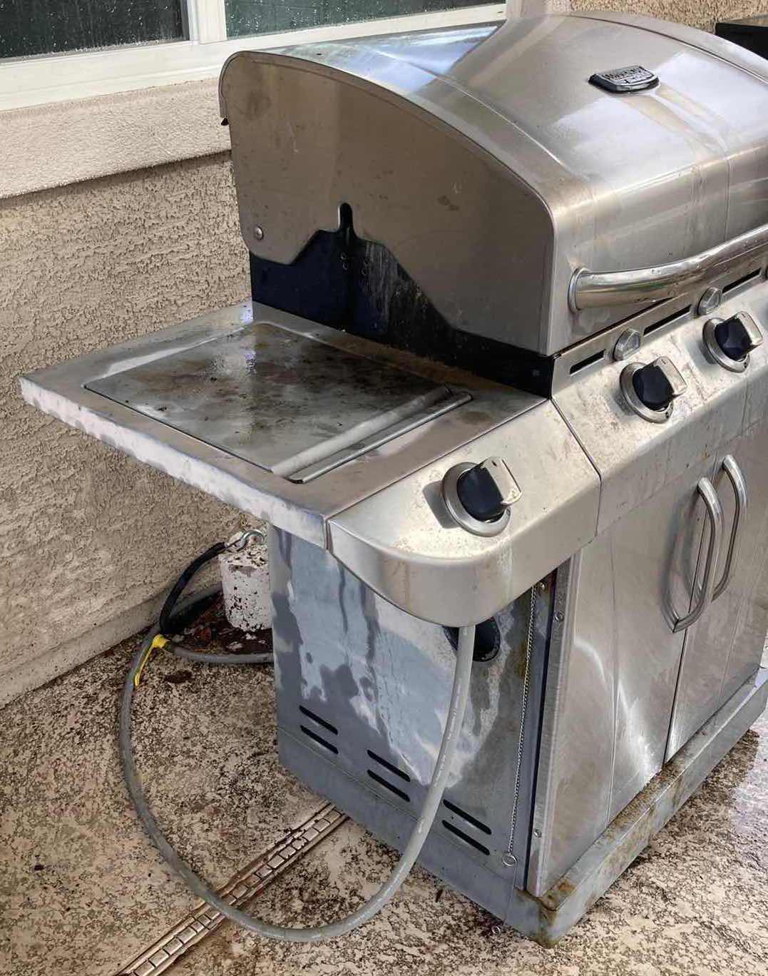 Photo 2 of CHARBROIL COMMERCIAL INFRARED PROPANE GRILL MODEL 463257111 W PROPANE TANK (PARTIALLY FULL)