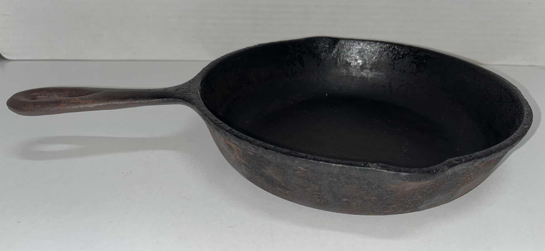 Photo 5 of LODGE USA 90G 10.5” CAST IRON ROUND GRIDDLE FLAT SKILLET PAN & 8 1/8” SKILLET (2)