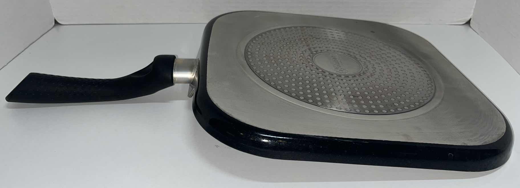 Photo 6 of PAMPERED CHEF 10.5” NON-STICK SQUARE GRILL PAN & ECOLUTION 11” SQUARE NON-STICK FLAT GRIDDLE PAN