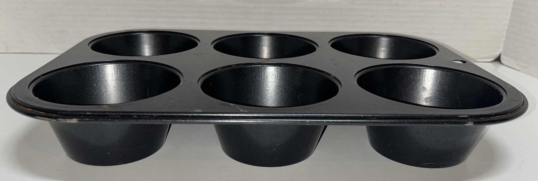 Photo 3 of MINI 12 CT CUPCAKE PANS (3), 6 CT LARGE MUFFIN PAN, 8” X 4” LOAF PANS (2), TOSTADA TINS (4)