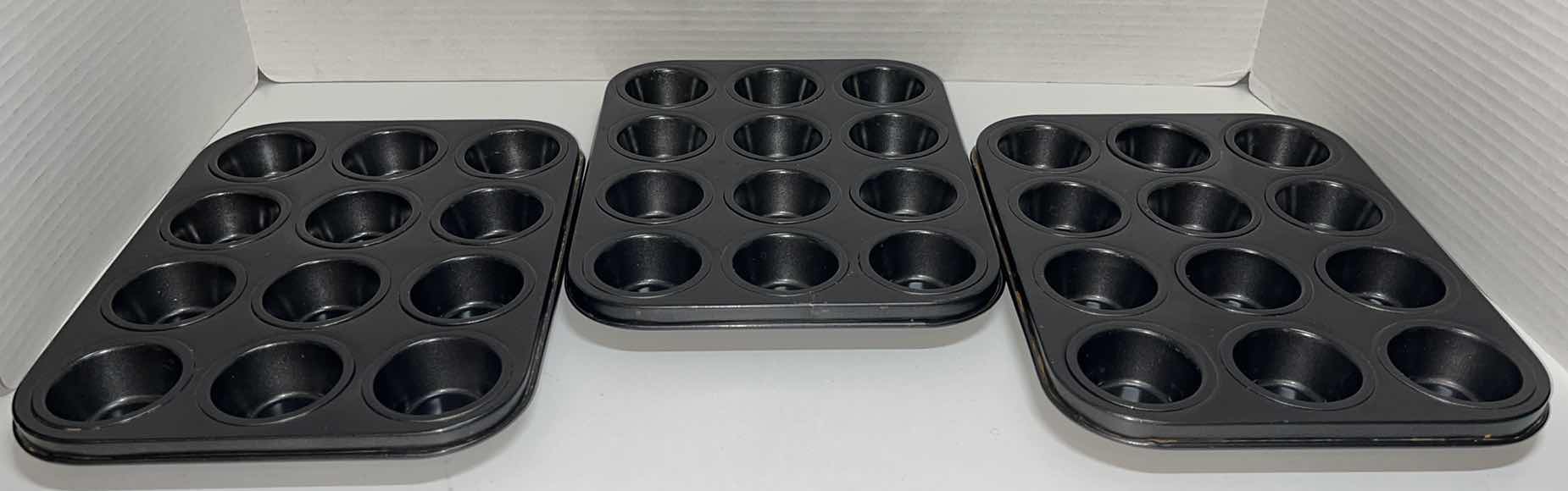 Photo 2 of MINI 12 CT CUPCAKE PANS (3), 6 CT LARGE MUFFIN PAN, 8” X 4” LOAF PANS (2), TOSTADA TINS (4)