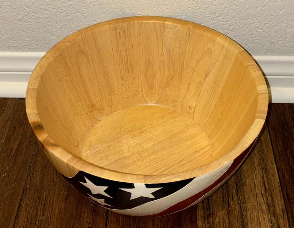 Photo 3 of AMERICAN FLAG WOODEN BOWL 12” x 12” H6.25” & 3 PATRIOTIC WICKER BASKETS