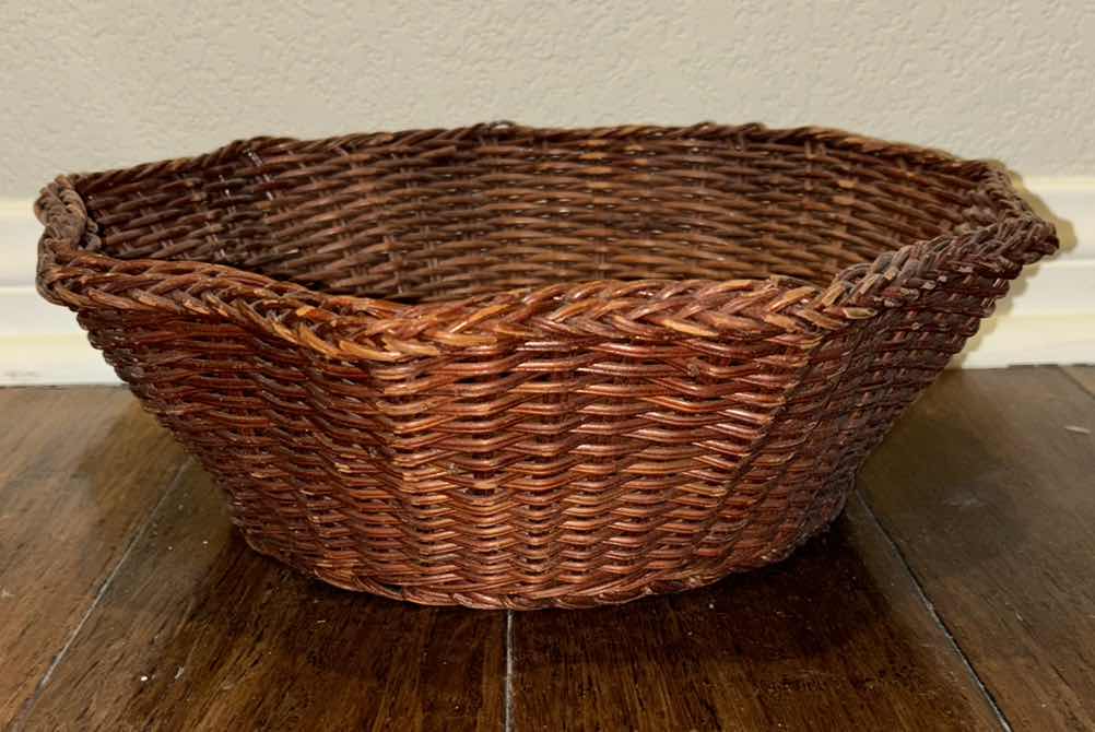 Photo 4 of VARIOUS WICKER BASKETS (5)