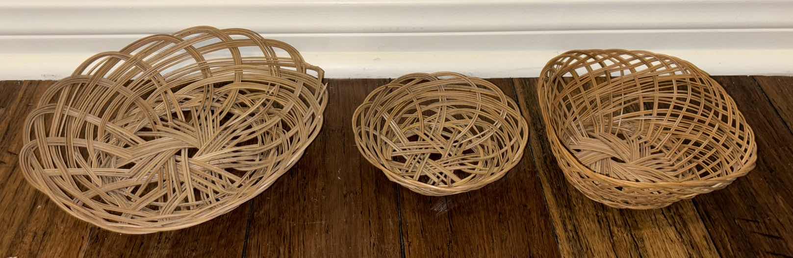 Photo 7 of VARIOUS WICKER BASKETS (5)