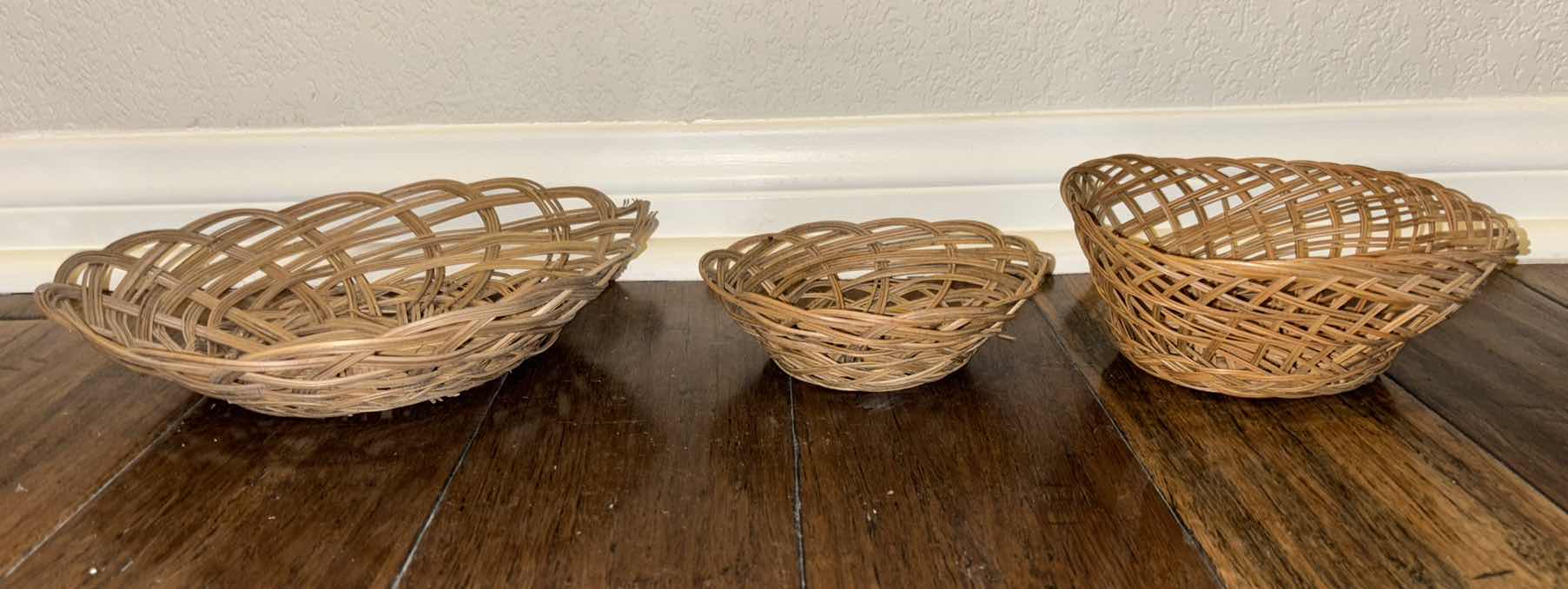 Photo 6 of VARIOUS WICKER BASKETS (5)