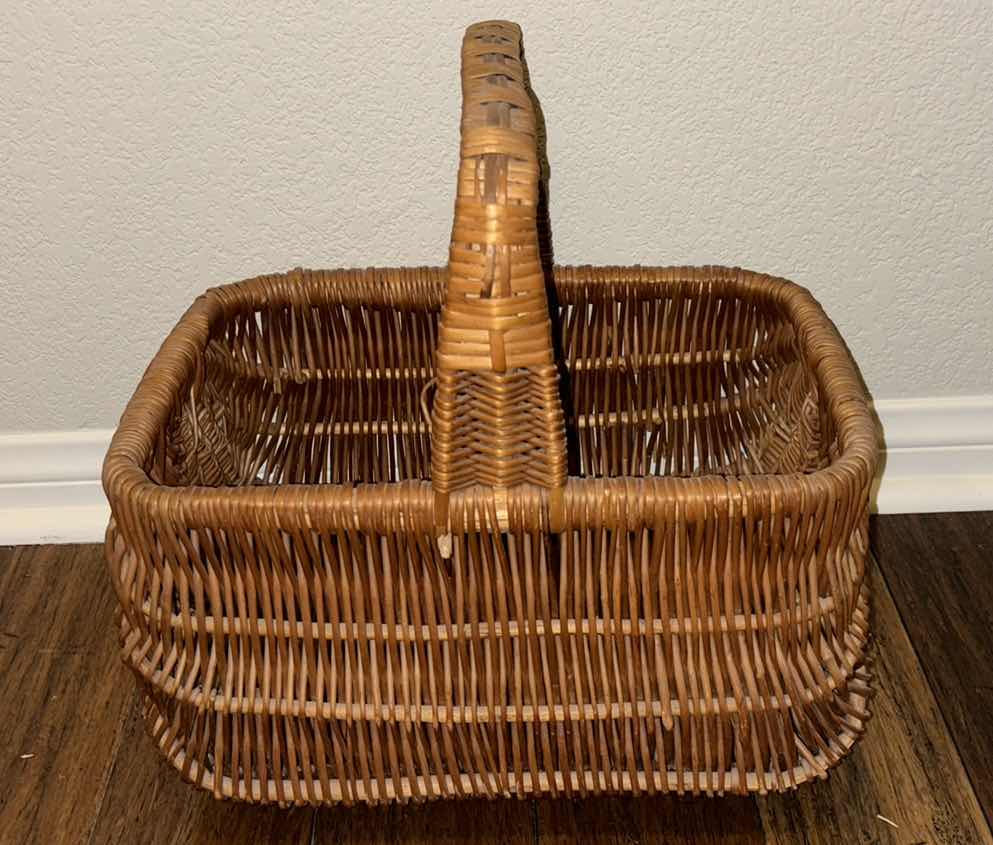 Photo 3 of VARIOUS WICKER BASKETS (5)