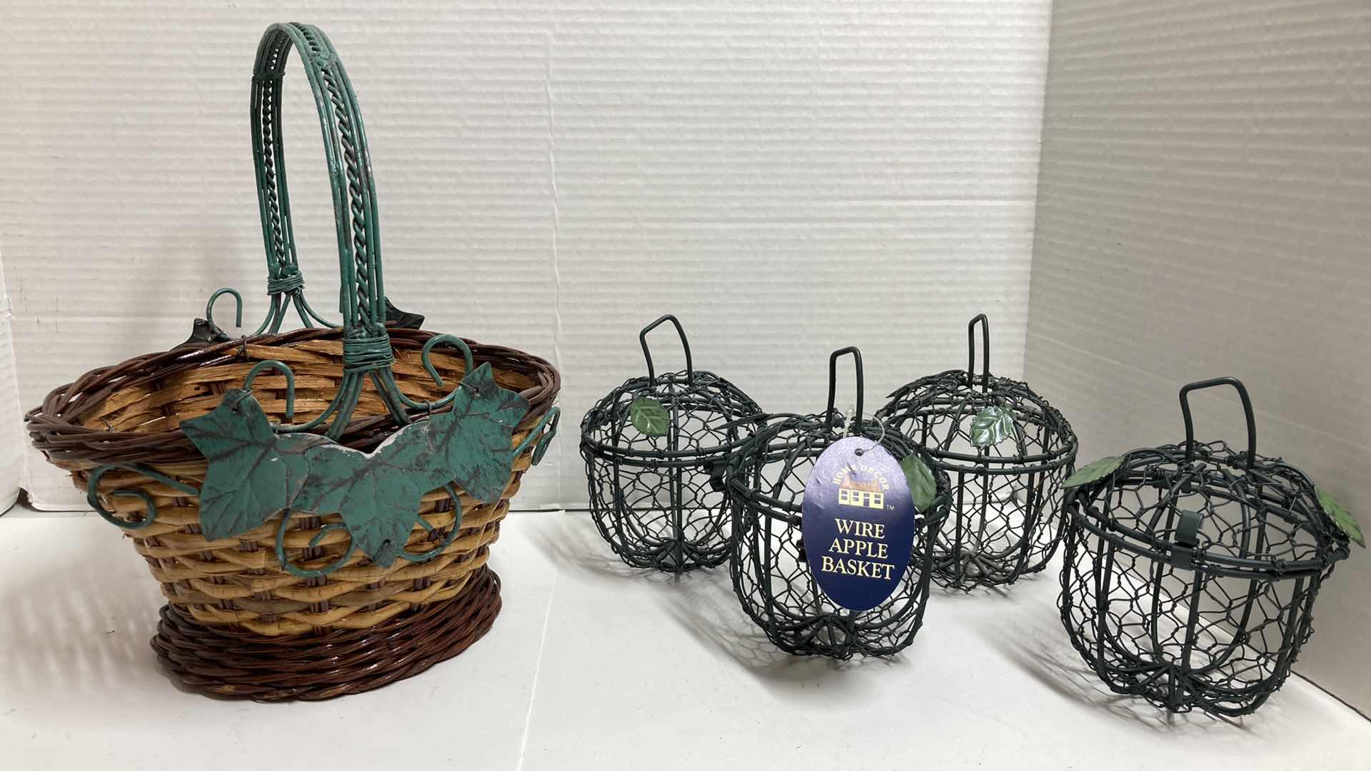 Photo 1 of IVY WICKER & METAL BASKET W WIRE APPLE BASKETS (4)