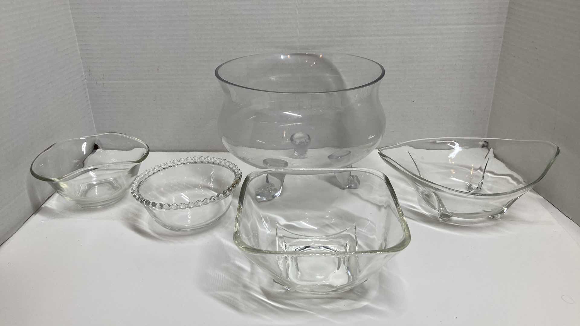 Photo 1 of CLEAR GLASS BOWLS (5)